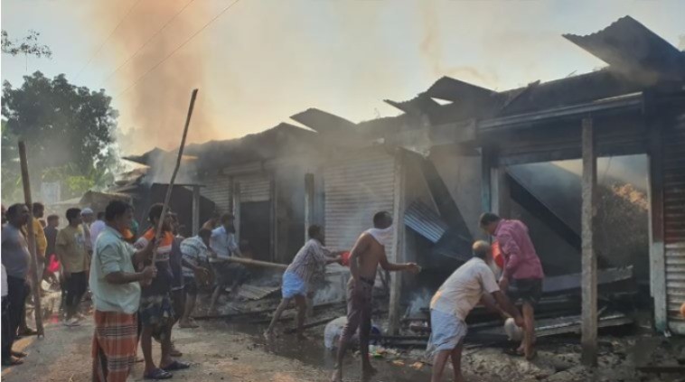 আগুনে পুড়ল ৭ দোকান